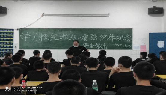 “學(xué)習(xí)校紀(jì)校規(guī)、增強(qiáng)紀(jì)律觀念”主題隊(duì)務(wù)會